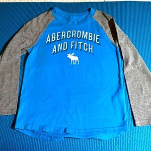 Abercrombie kids long raglan sleeved t shirt teal and grey. Size 5/6